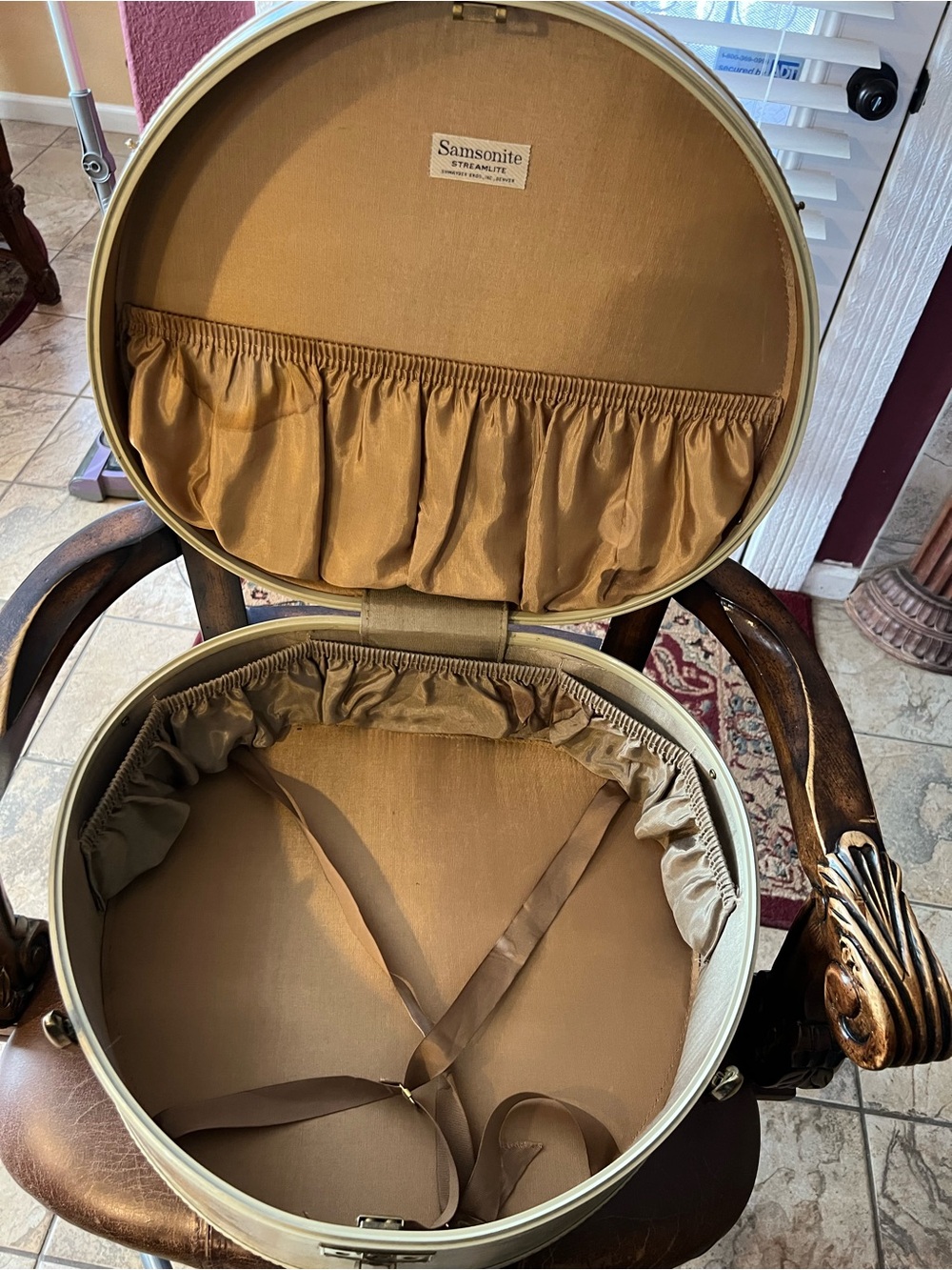 Vintage Samsonite Gold Round Hat Box with Cream Handle - Picture 6 of 8